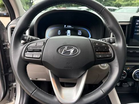 Used 2024 Hyundai Venue SEL FWD image 11