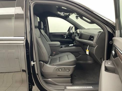 New 2026 Chevrolet Suburban LT AWD/4WD image 15
