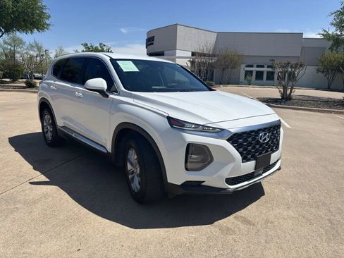 Used 2019 Hyundai Santa Fe SE image 3