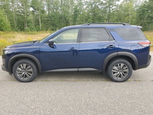 Certified 2024 Nissan Pathfinder SV image 8