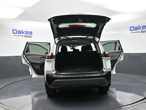Used 2023 Nissan Rogue SV image 55