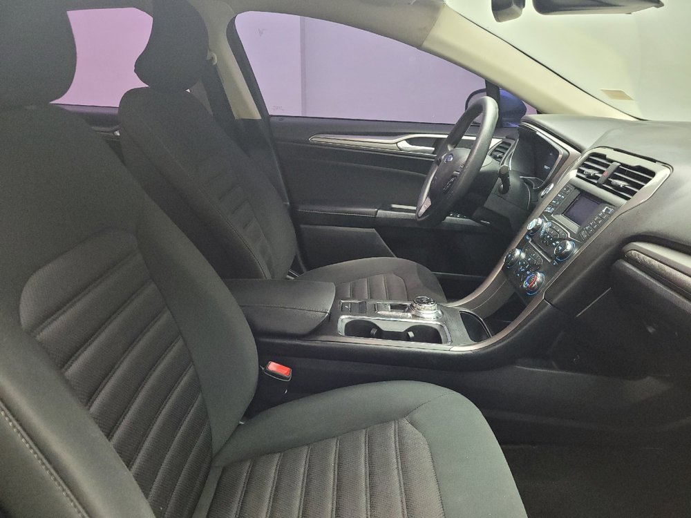 Used 2017 Ford Fusion SE FWD image 21