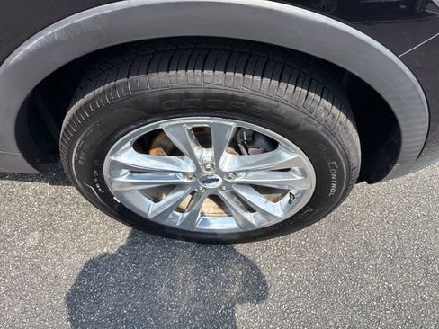 Used 2019 Ford Explorer XLT w/ Equipment Group 202A AWD/4WD image 16