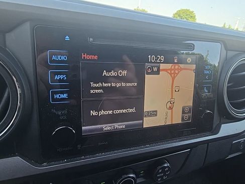 Used 2018 Toyota Tacoma TRD Sport AWD/4WD image 18