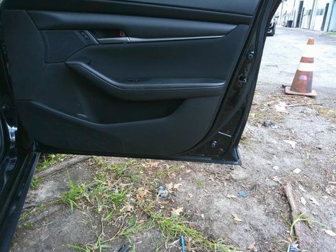 Used 2020 MAZDA MAZDA3 Sedan FWD image 26