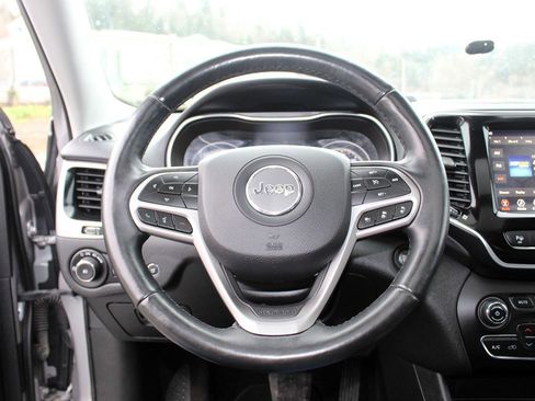 Used 2019 Jeep Cherokee Limited w/ Technology Group image 12