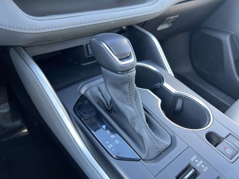 Used 2021 Toyota Highlander XLE image 21