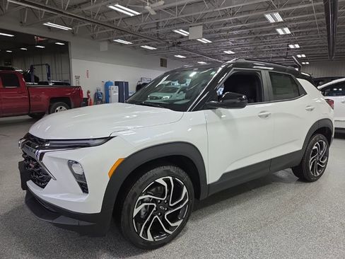 New 2026 Chevrolet TrailBlazer RS w/ Convenience Package AWD/4WD image 3