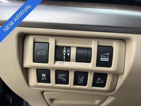 Used 2018 Subaru Outback 3.6R Limited AWD/4WD image 34
