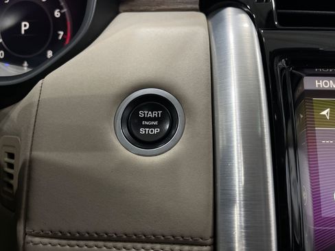 Used 2018 Land Rover Discovery HSE AWD/4WD image 21