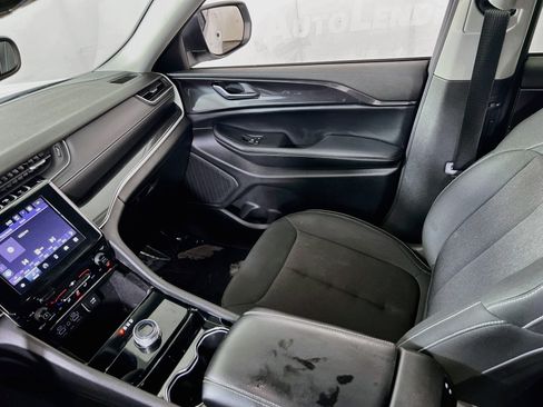 Used 2023 Jeep Grand Cherokee L Laredo AWD/4WD image 21