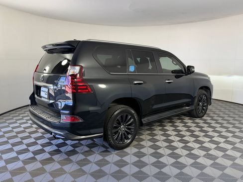 Used 2022 Lexus GX 460 Premium w/ Accessory Package image 8