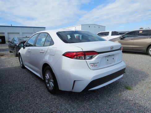 Used 2022 Toyota Corolla LE w/ LE Convenience Package image 12
