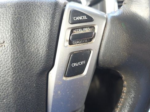 Used 2018 Nissan Titan SV w/ SV Convenience Package image 15