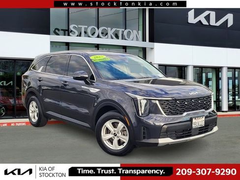 Used 2025 Kia Sorento LX FWD image 1