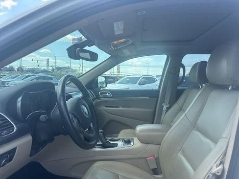 Used 2019 Jeep Grand Cherokee Limited w/ Trailer Tow Group IV AWD/4WD image 4