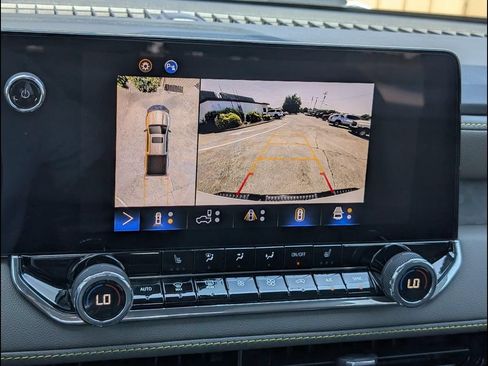 Used 2024 Chevrolet Colorado ZR2 w/ Technology Package AWD/4WD image 9