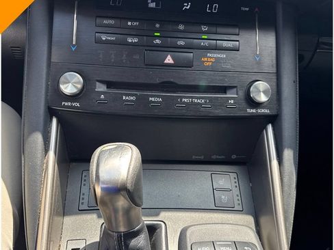 Used 2017 Lexus IS 200t w/ Premium Package RWD image 18