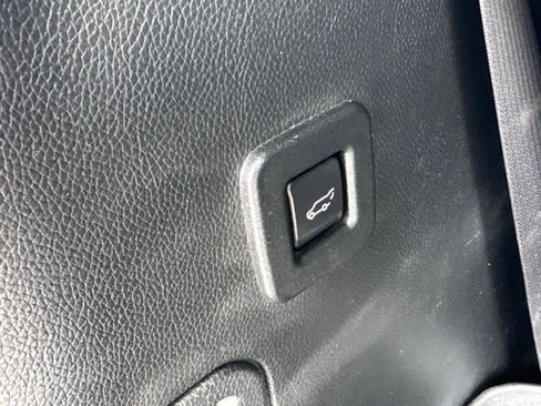 Used 2017 Ford Expedition XLT w/ Equipment Group 202A AWD/4WD image 6