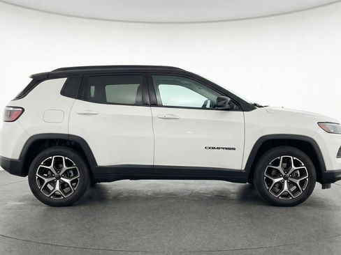 Used 2025 Jeep Compass Limited AWD/4WD image 11