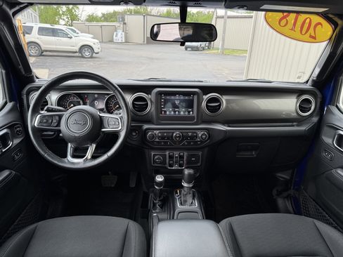 Used 2018 Jeep Wrangler Unlimited Sahara w/ Cold Weather Group AWD/4WD image 22