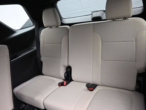 Used 2023 Chevrolet Traverse LS FWD image 16