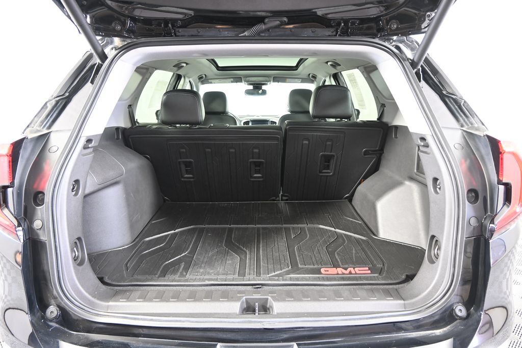 Used 2024 GMC Terrain SLT w/ LPO, Floor Liner Package AWD/4WD image 17
