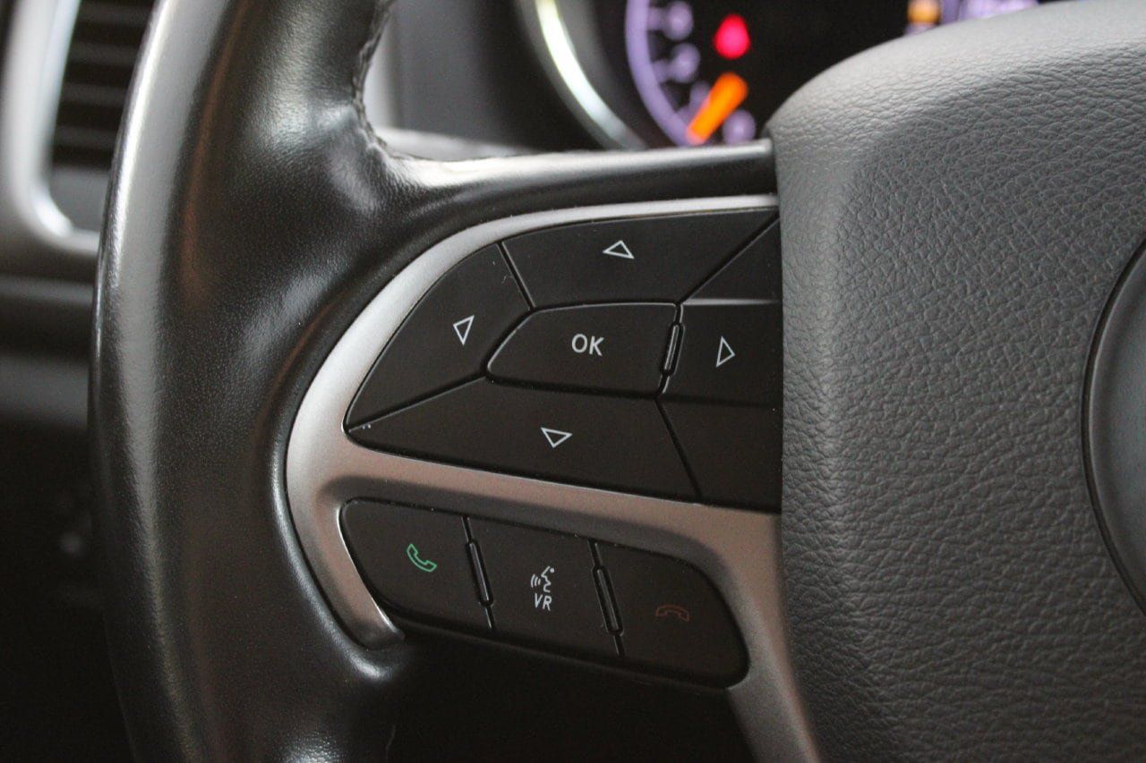 Used 2020 Jeep Grand Cherokee Altitude AWD/4WD image 13