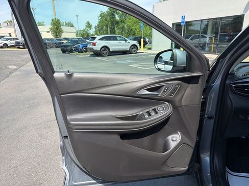 Used 2022 Buick Encore GX Essence w/ Experience Buick Package AWD/4WD image 28
