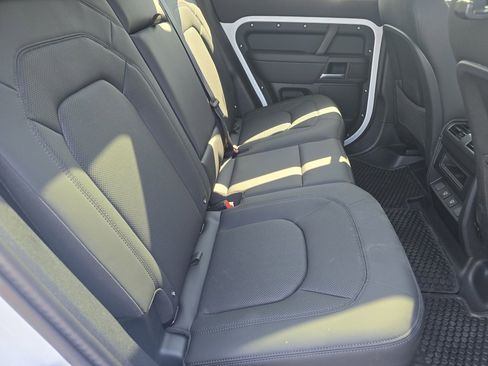 Used 2025 Land Rover Defender 110 X-Dynamic SE image 22