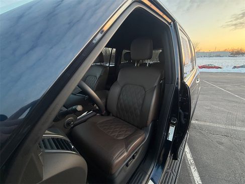 Used 2024 Nissan Armada Platinum w/ Captain's Chairs Package image 17