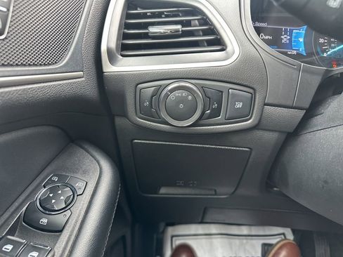 Used 2024 Ford Edge SEL image 18