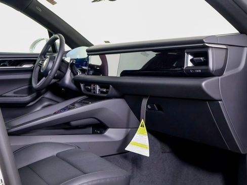 New 2026 Porsche Macan 4 Electric AWD/4WD image 7