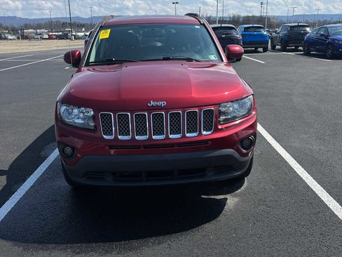 Used 2016 Jeep Compass Latitude image 1