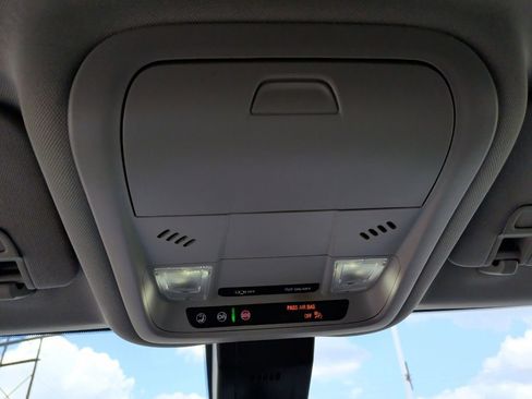 Used 2022 GMC Terrain SLE w/ Driver Convenience Package image 21