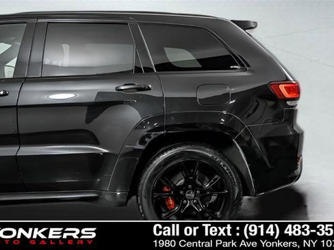 Used 2016 Jeep Grand Cherokee SRT image 6
