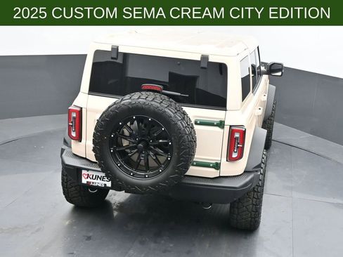 New 2025 Ford Bronco Badlands image 34