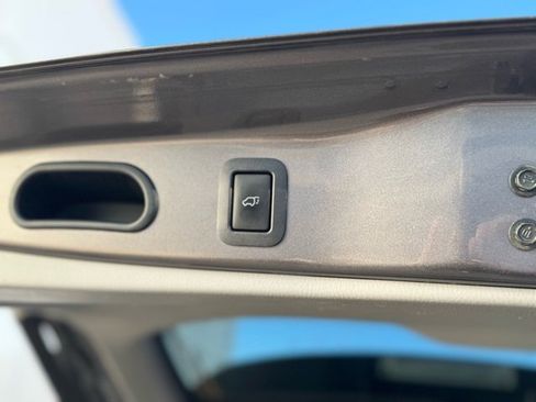 Used 2015 Toyota Highlander XLE image 40