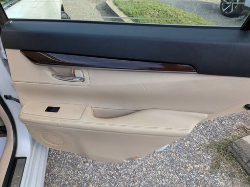 Used 2013 Lexus ES 350 w/ Premium Pkg FWD image 34