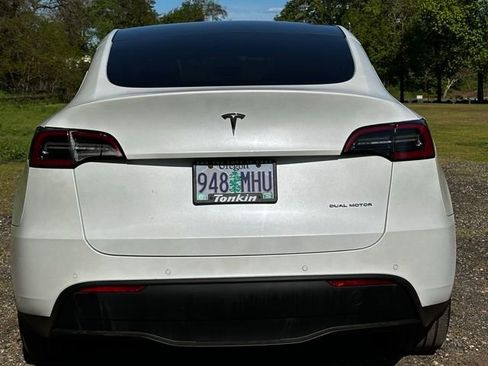 Used 2020 Tesla Model Y Long Range AWD/4WD image 9