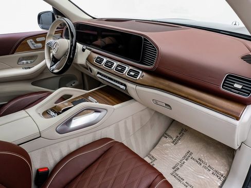 Used 2024 Mercedes-Benz Maybach GLS 600 4MATIC image 10