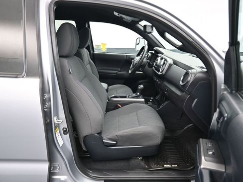 Used 2017 Toyota Tacoma TRD Sport image 41