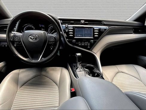 Used 2019 Toyota Camry SE FWD image 7