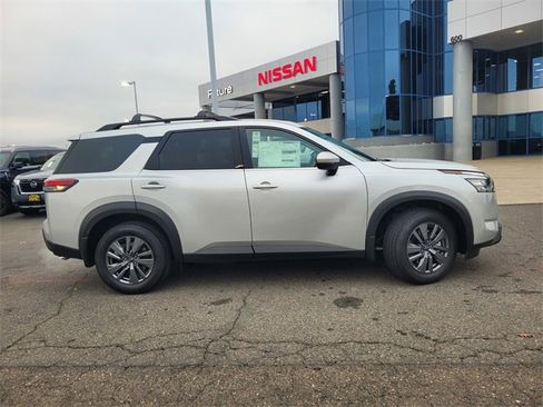 New 2025 Nissan Pathfinder SV w/ SV Premium Package image 4