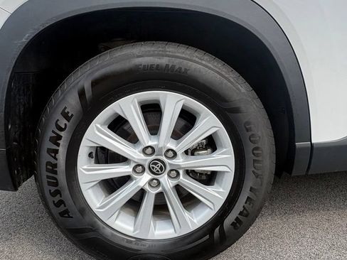 Used 2025 Toyota Grand Highlander AWD image 12