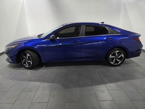 Used 2022 Hyundai Elantra SEL w/ Convenience + Premium Package image 2