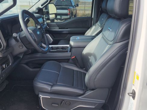 New 2025 Ford F350 Platinum w/ FX4 Off-Road Package image 23