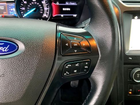 Used 2017 Ford Explorer XLT w/ Equipment Group 202A FWD image 21