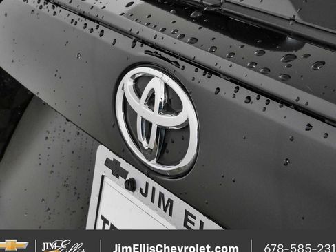 Used 2025 Toyota RAV4 XLE FWD image 33