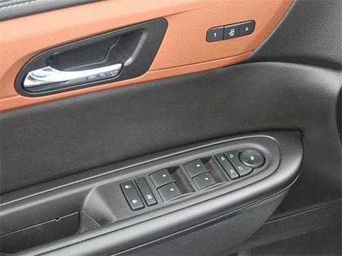 Used 2017 Chevrolet Traverse LT image 10